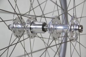 light-bicycle-ar25-disc-carbon-bike-wheels-laced-to-chris-king-r45d-hubs