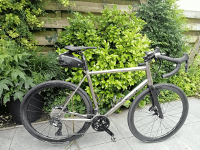 titanium-bike-on-light-bicycle-ar375-all-road-carbon-wheels