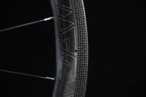 light-bicycle-ar375-rim-brake-carbon-wheelset-grooved-graphene-braking-surface