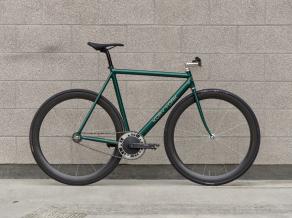 kory-york-bike-on-light-bicycle-ar46-carbon-track-wheels