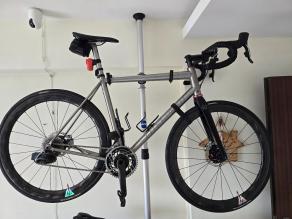 litespeed-titanium-road-bike-on-light-bicycle-ar465-x-flow-wheels