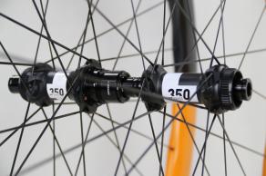 light-bicycle-ar465-disc-carbon-wheelset-laced-to-dt-swiss-350-hubs