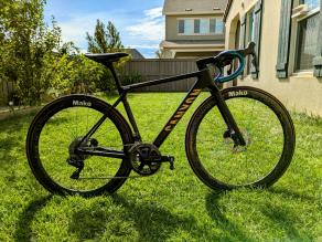 light-bicycle-ar465-disc-custom-carbon-wheels-on-canyon-ultimate-cf-slx-2018