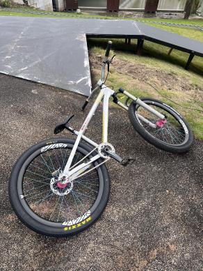 light-bicycle-rm26c05-26-inch-carbon-fiber-rims-built-on-a-skillclown-heart-dirt-jump-bike